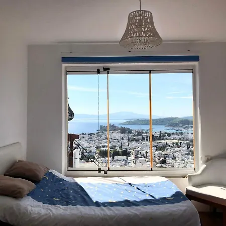 Villa Triplex With A Unique Wide View Of