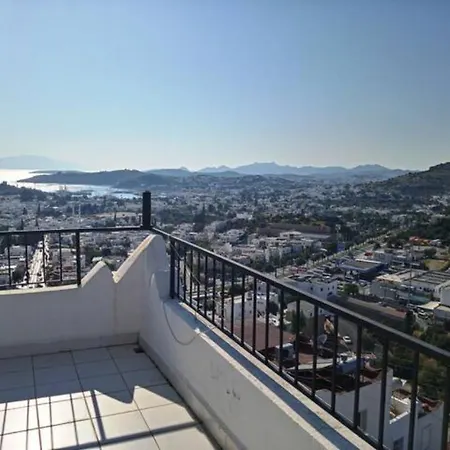Villa Triplex With A Unique Wide View Of *